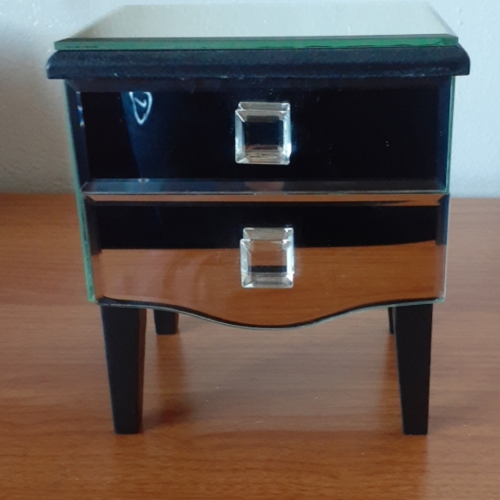 Mirrored jewelry box